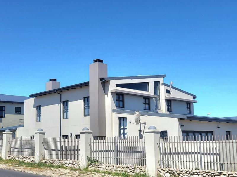 6 Bedroom Property for Sale in Sunset Estate Western Cape
